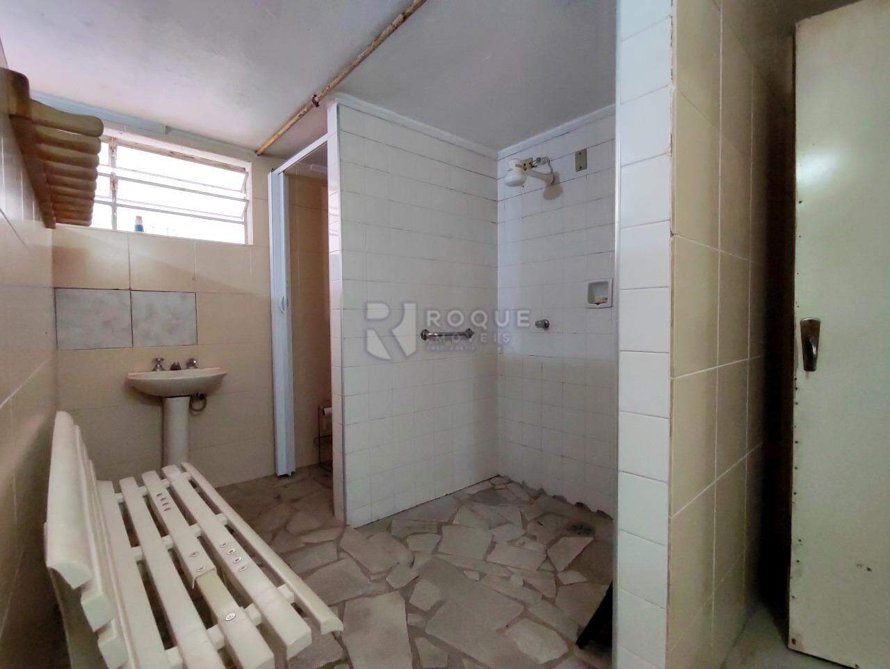 Salas/Conjuntos à venda no bairro Vila Cristovam: VESTIÁRIO MASCULINO