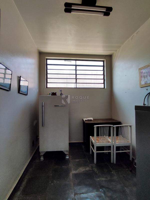 Salas/Conjuntos à venda no bairro Vila Cristovam: CONSULTÓRIO 1