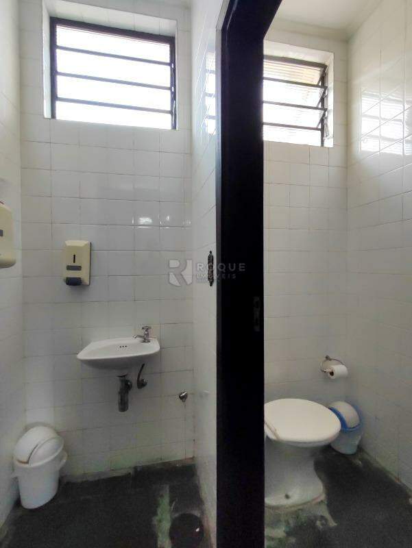 Salas/Conjuntos à venda no bairro Vila Cristovam: WC DA RECEPÇÃO - FEM.