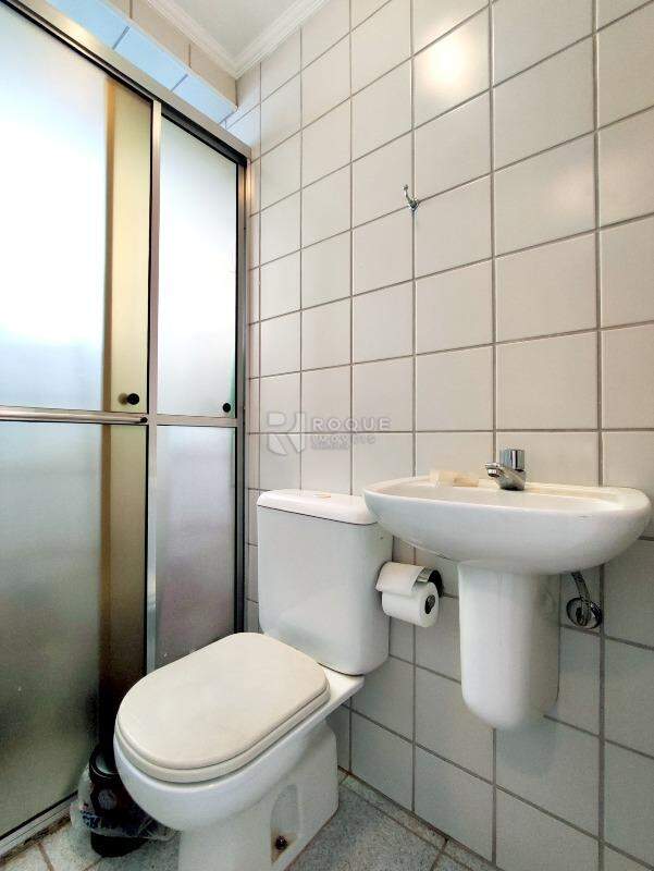 Apartamento à venda no bairro Centro: BANHEIRO SOCIAL