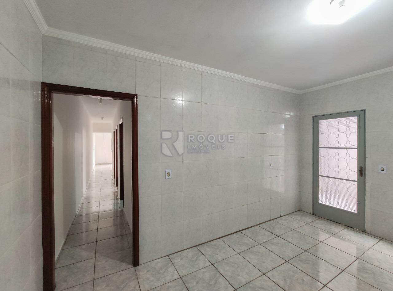 Casa Residencial para aluguel no bairro Jardim Residencial Dona Santina Paroli Peccinini: Cozinha