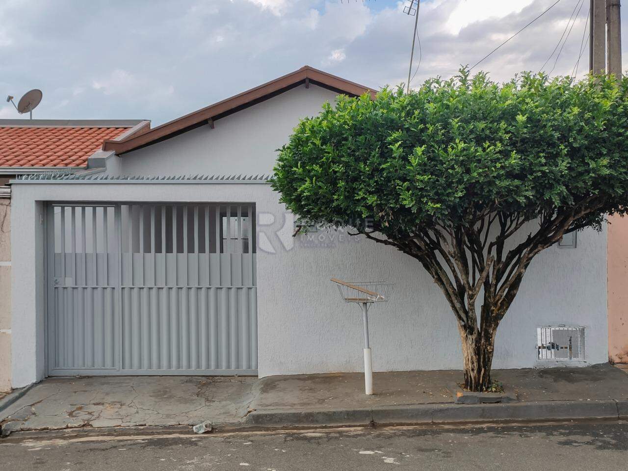 Casa Residencial para aluguel no bairro Jardim Residencial Dona Santina Paroli Peccinini: Fachada 
