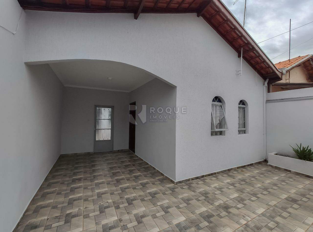 Casa Residencial para aluguel no bairro Jardim Residencial Dona Santina Paroli Peccinini: Frente / garagem 