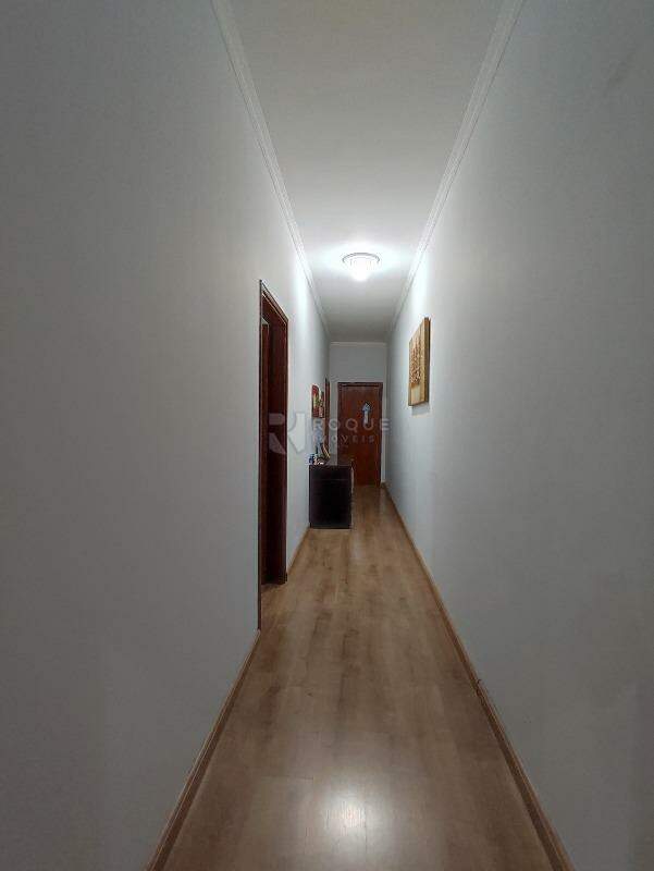 Casa Residencial à venda no bairro Jardim Residencial Village: CORREDOR INTERNO