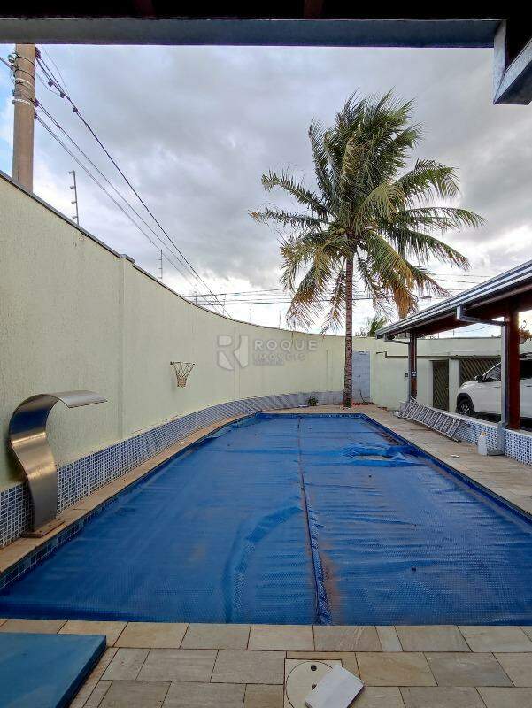 Casa Residencial à venda no bairro Jardim Residencial Village: PISCINA