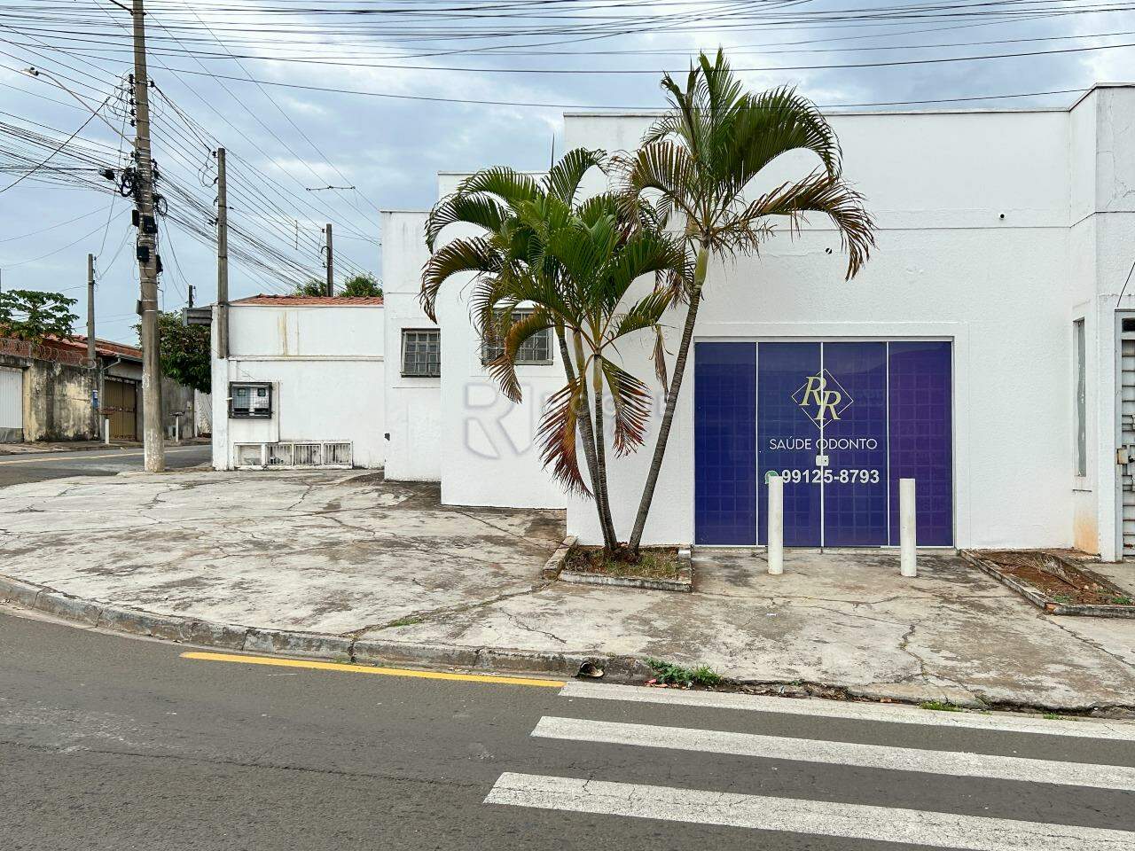 Salão para aluguel no bairro Jardim Residencial Regina Bastelli: Fachada