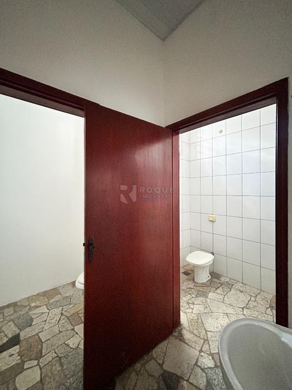 Salão para aluguel no bairro Jardim Residencial Regina Bastelli: Hall / Lavabo 