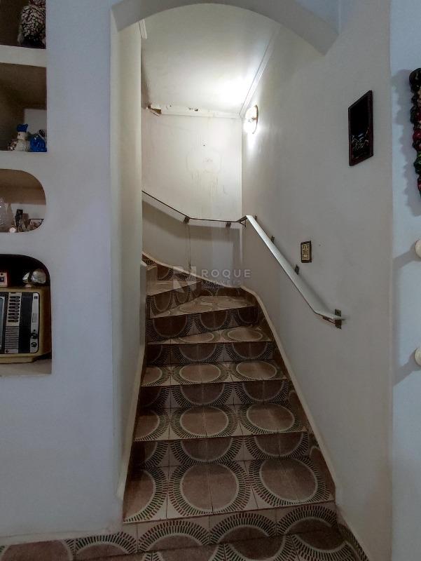 Casa Residencial à venda no bairro Vila São João: ACESSO PISO SUPERIOR