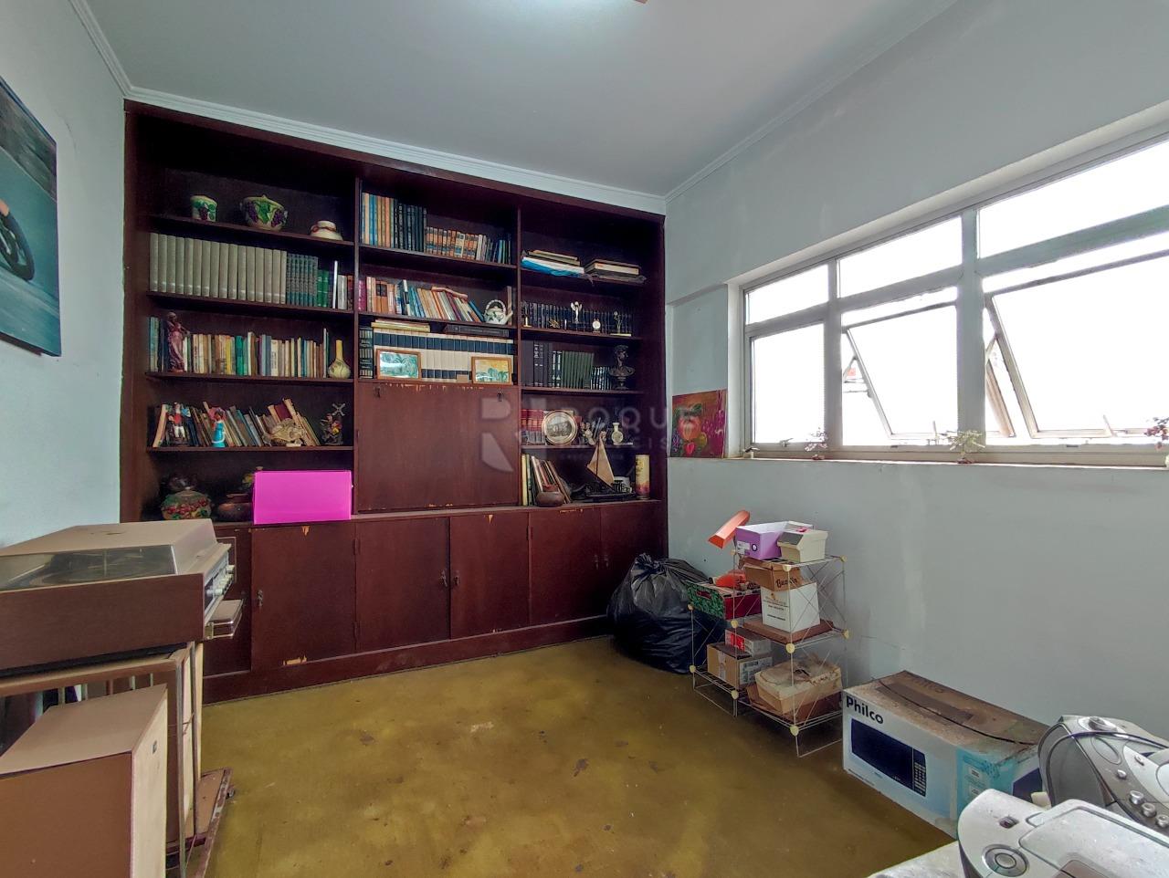 Casa Residencial à venda no bairro Vila São João: BIBLIOTECA