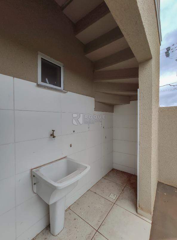 Casa em condomínio para aluguel no bairro Residencial Villaggio Mielli: Área de serviço 