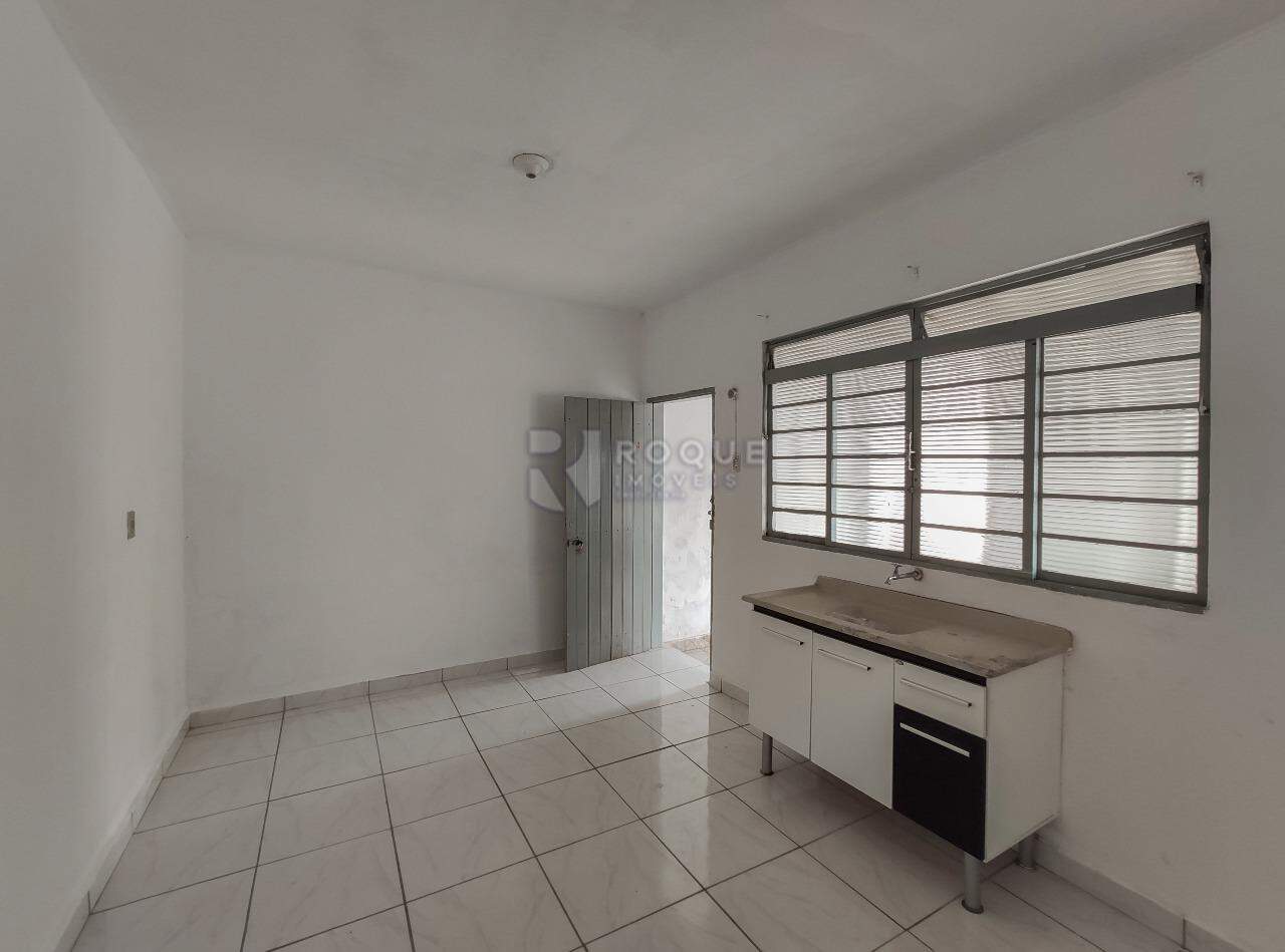 Casa Residencial para aluguel no bairro Jardim Nova Itália: Cozinha 