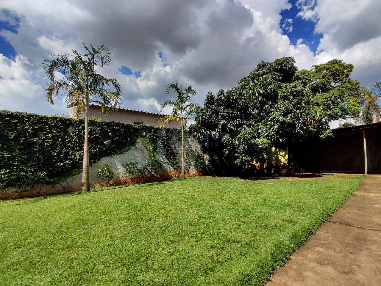 Terreno à venda no bairro Jardim Caieira: 