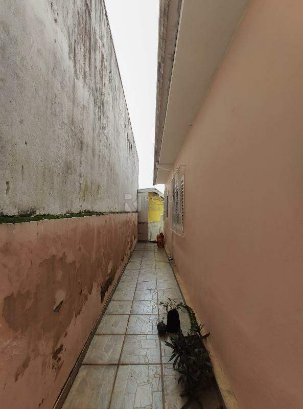 Casa Residencial para aluguel no bairro Jardim Cavinato: Corredor 