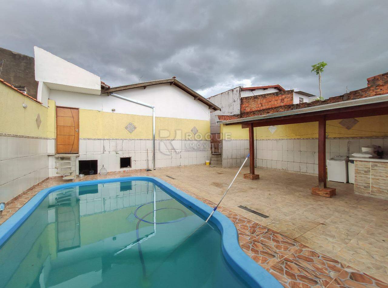 Casa Residencial para aluguel no bairro Jardim Cavinato: Área externa 