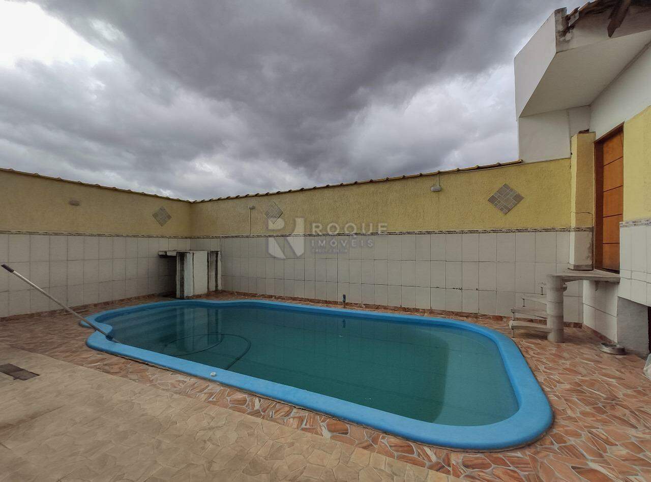 Casa Residencial para aluguel no bairro Jardim Cavinato: Piscina 