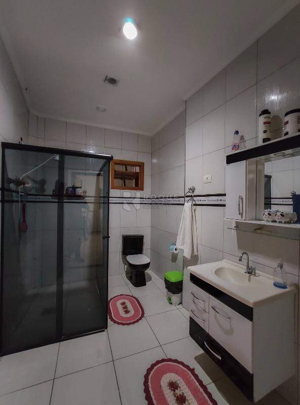 Casa Residencial para aluguel no bairro Jardim Cavinato: WC social 