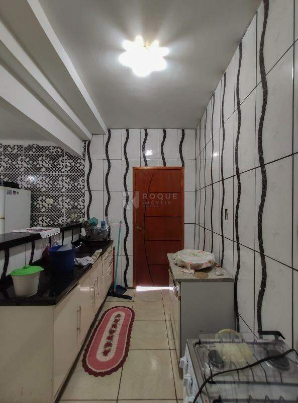 Casa Residencial para aluguel no bairro Jardim Cavinato: Cozinha 