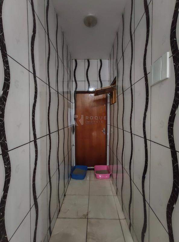 Casa Residencial para aluguel no bairro Jardim Cavinato: Hall de acesso cozinha 