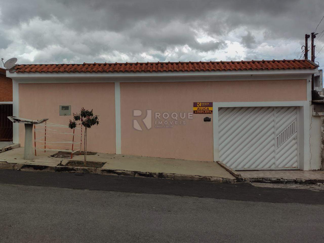 Casa Residencial para aluguel no bairro Jardim Cavinato: Fachada 