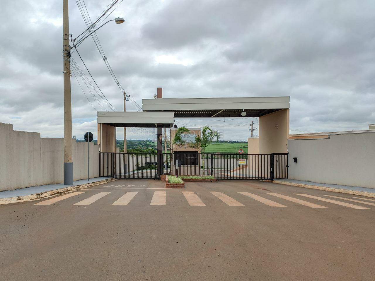 Casa em condomínio à venda no bairro Residencial Villaggio Mielli: 