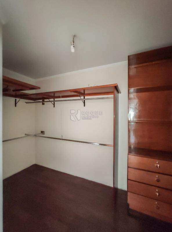 Apartamento para aluguel no bairro Centro: Closet suíte 
