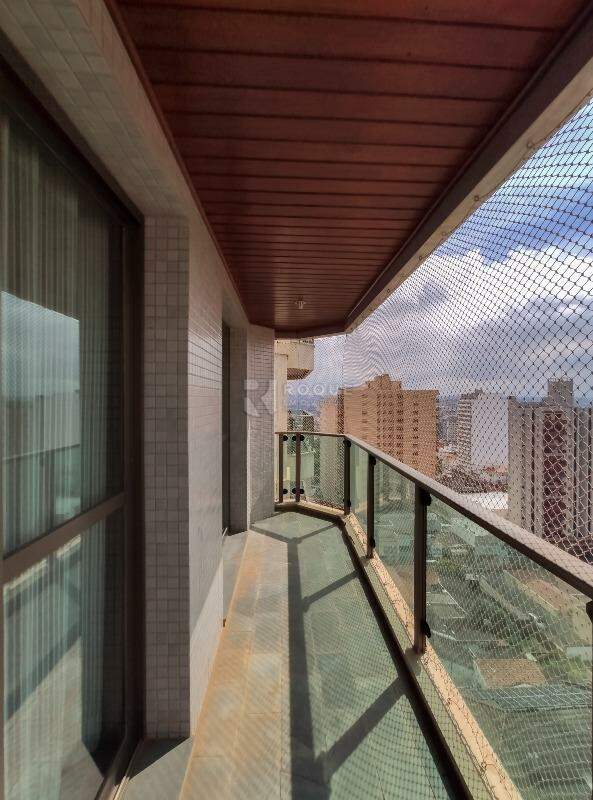 Apartamento para aluguel no bairro Centro: Sacada 