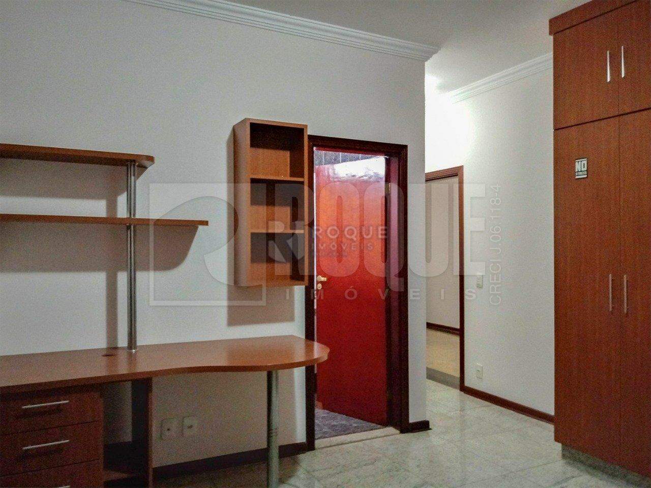 Casa em condomínio à venda no bairro Jardim Colonial: 