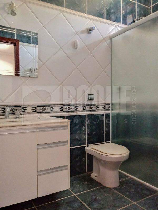 Casa em condomínio à venda no bairro Jardim Colonial: 