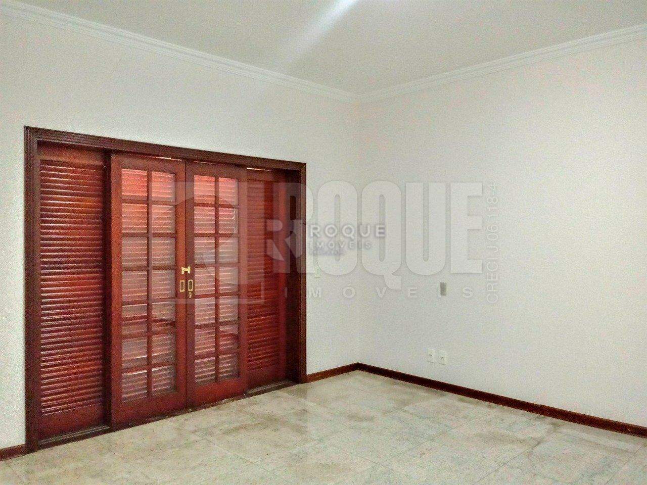 Casa em condomínio à venda no bairro Jardim Colonial: 