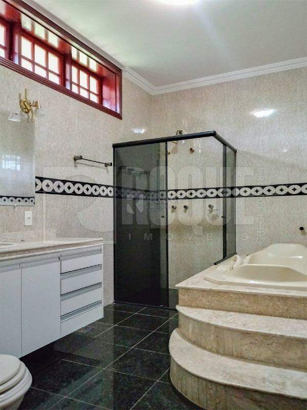 Casa em condomínio à venda no bairro Jardim Colonial: 