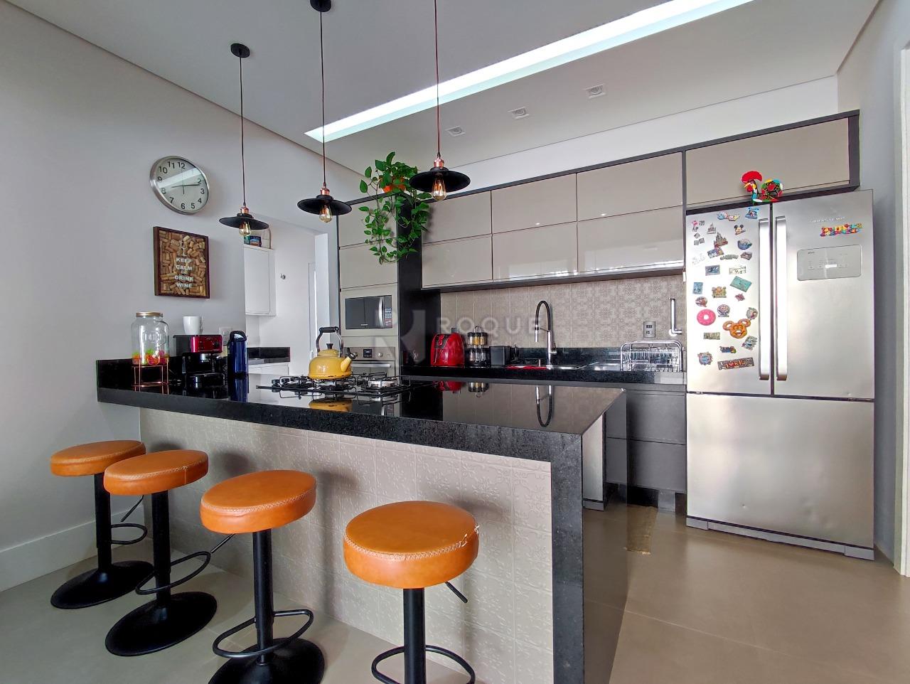 Casa em condomínio à venda no bairro Terras de São Bento II: COZINHA