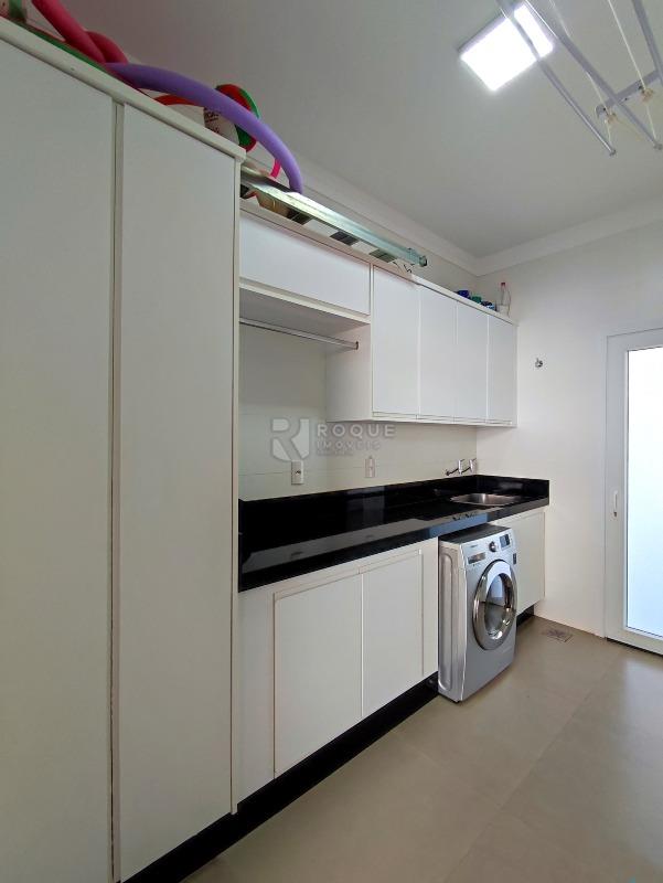 Casa em condomínio à venda no bairro Terras de São Bento II: LAVANDERIA