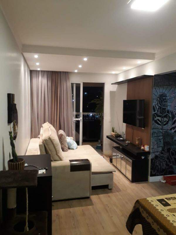 Apartamento à venda no bairro Vila Labaki: 