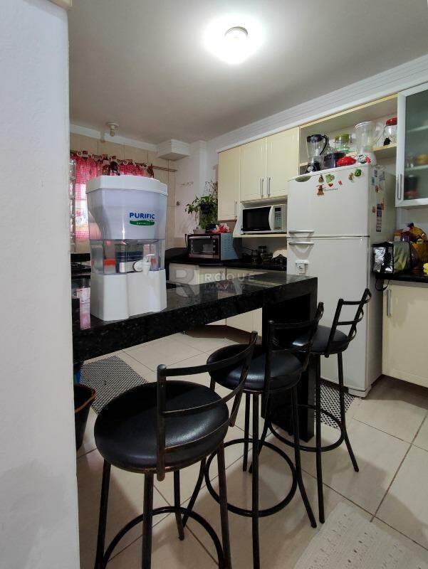 Apartamento à venda no bairro Parque Residencial Abílio Pedro: COZINHA