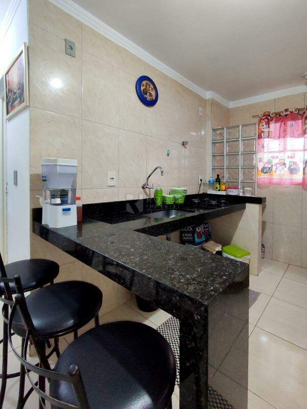 Apartamento à venda no bairro Parque Residencial Abílio Pedro: COZINHA
