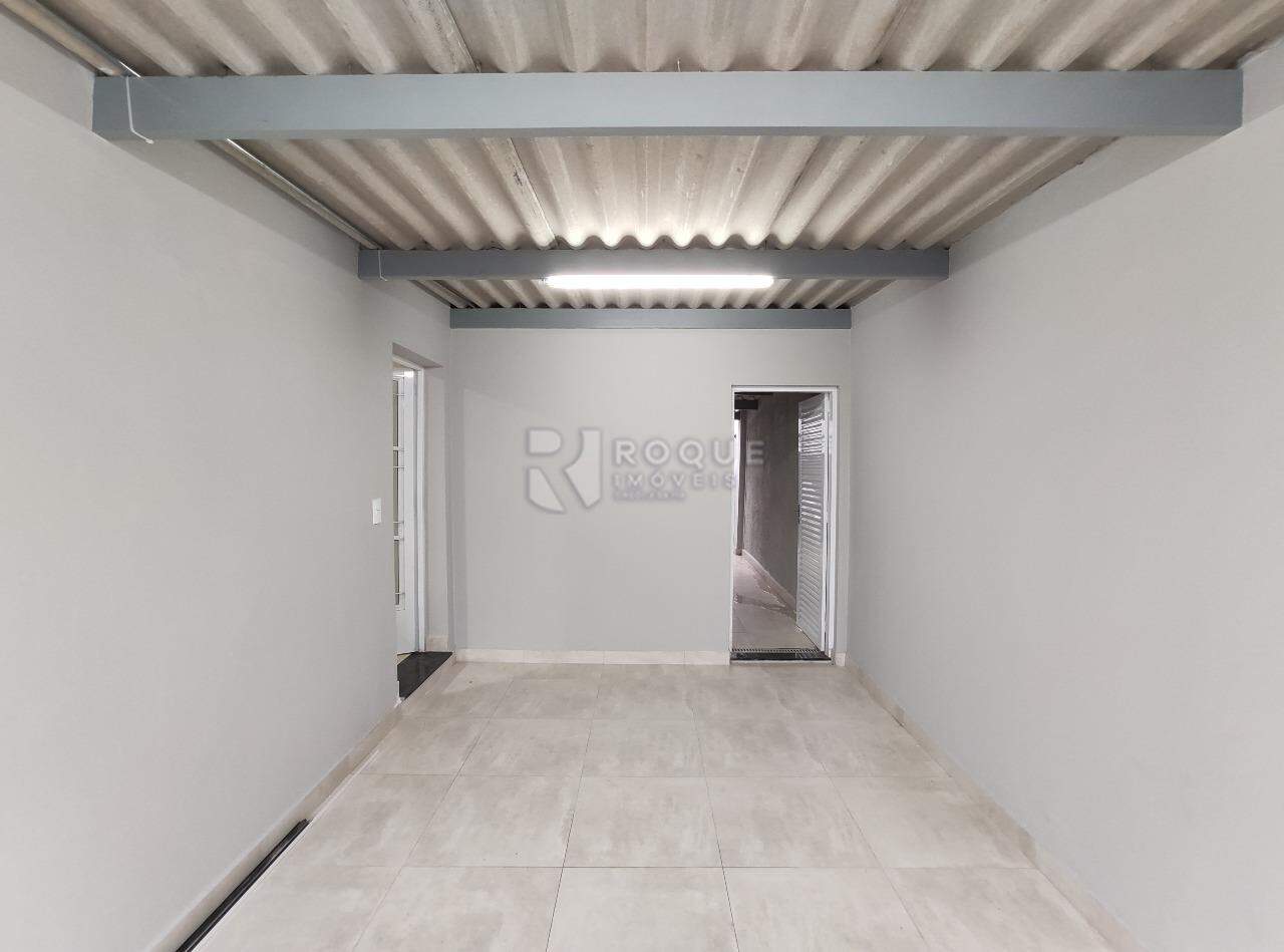 Casa Residencial para aluguel no bairro Jardim Nova Itália: Garagem 