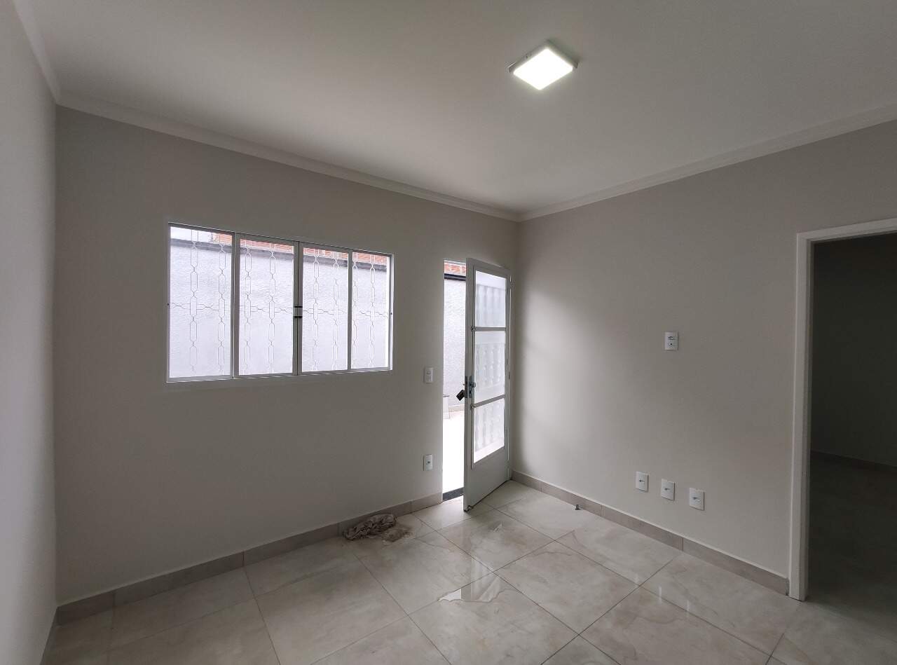 Casa Residencial para aluguel no bairro Jardim Nova Itália: Sala fundo 