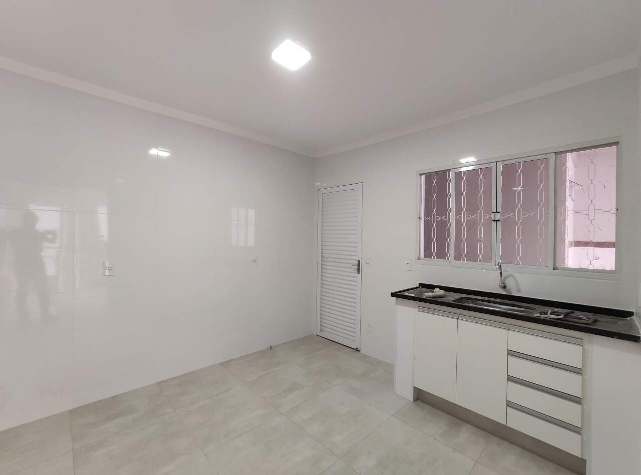 Casa Residencial para aluguel no bairro Jardim Nova Itália: Cozinha fundo 