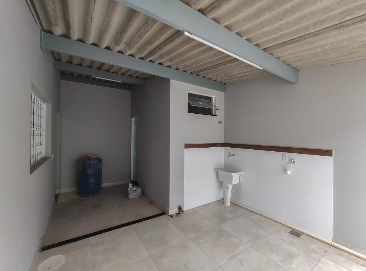 Casa Residencial para aluguel no bairro Jardim Nova Itália: Área de serviço fundo 