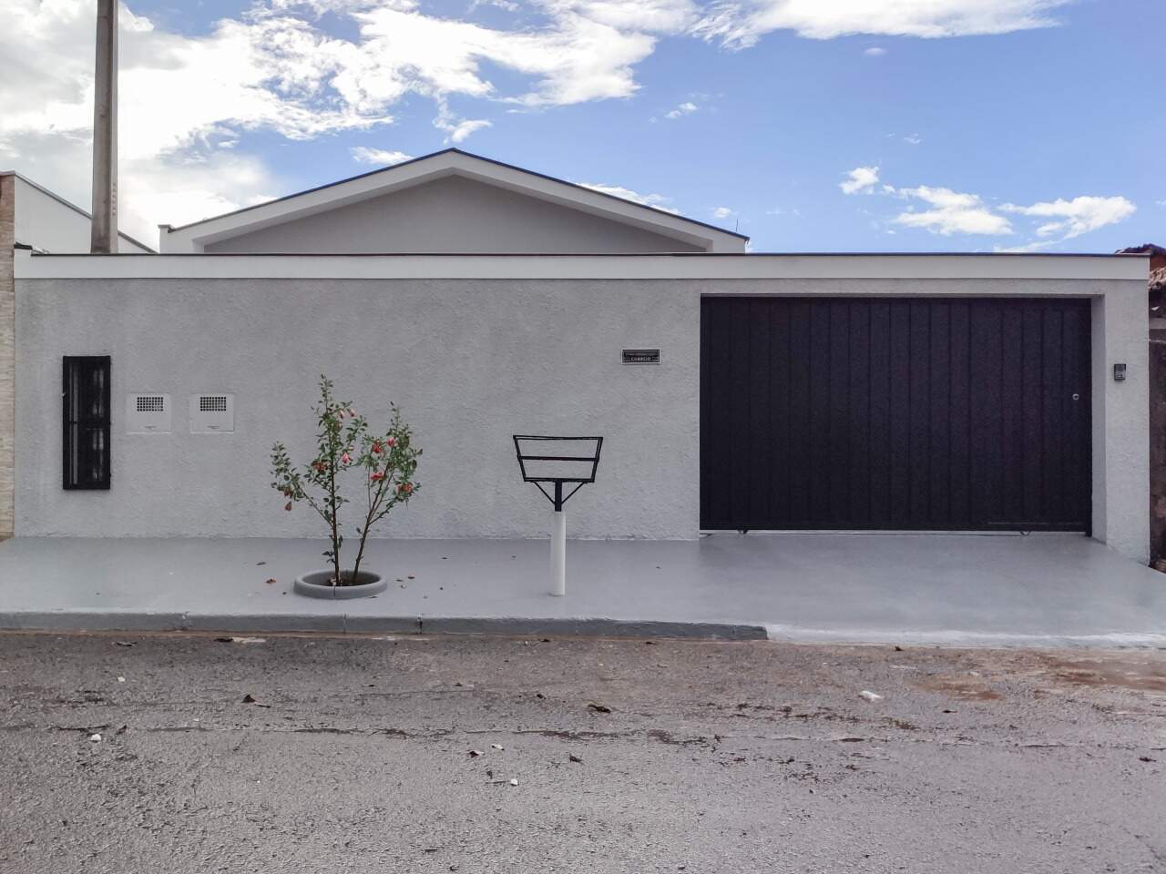 Casa Residencial para aluguel no bairro Jardim Nova Itália: Fachada 
