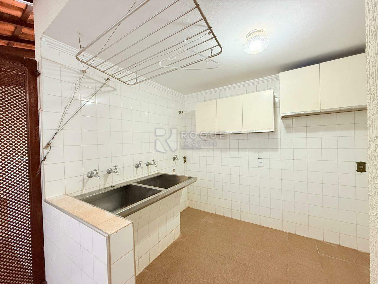 Casa Residencial para aluguel no bairro Vila São João: Lavanderia