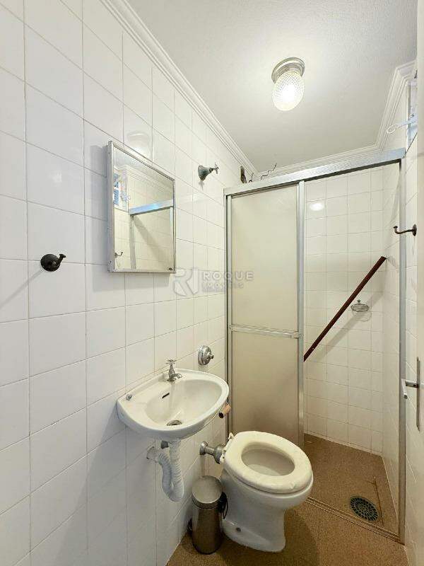 Casa Residencial para aluguel no bairro Vila São João: WC fundo