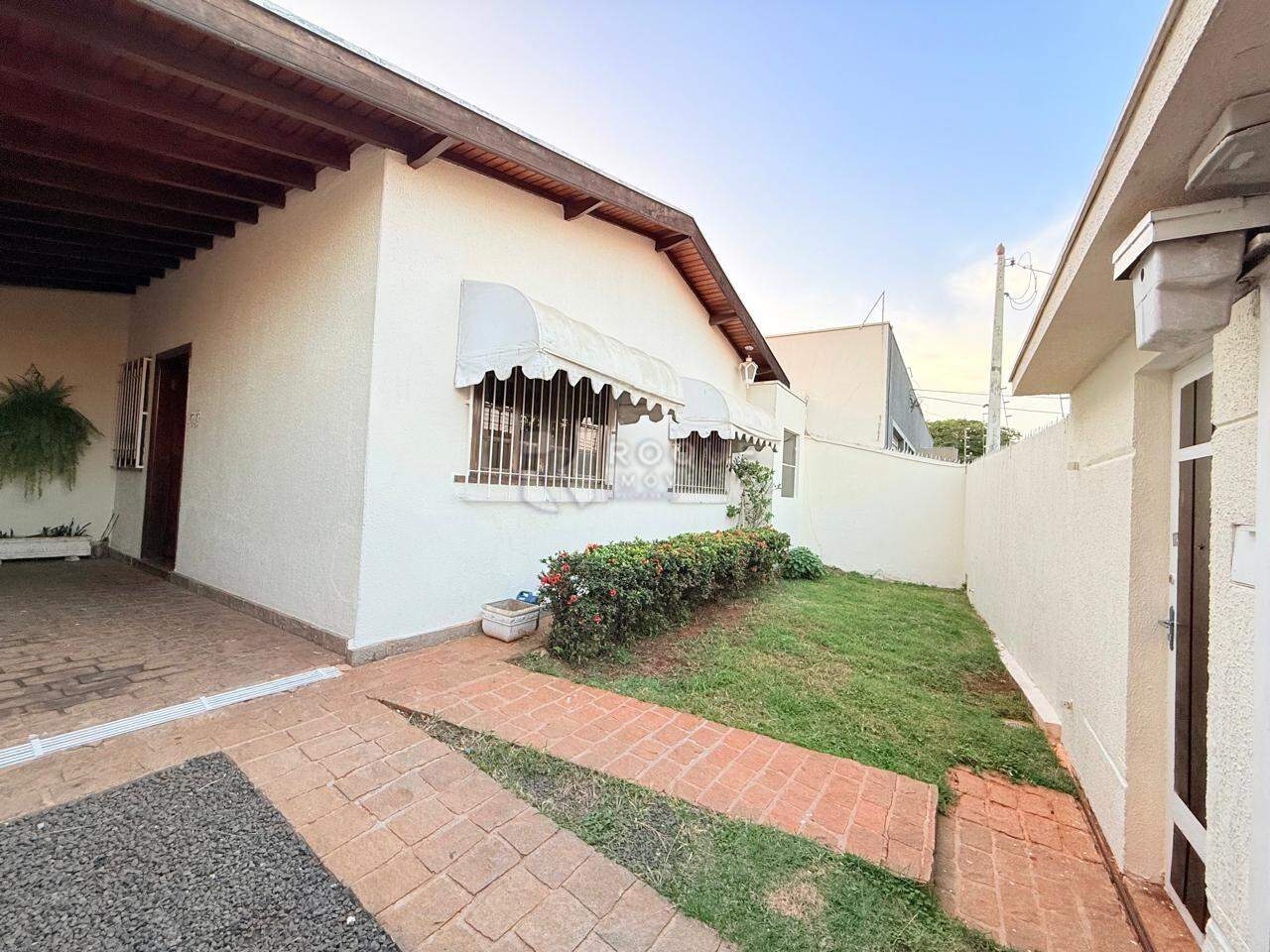 Casa Residencial para aluguel no bairro Vila São João: Frente