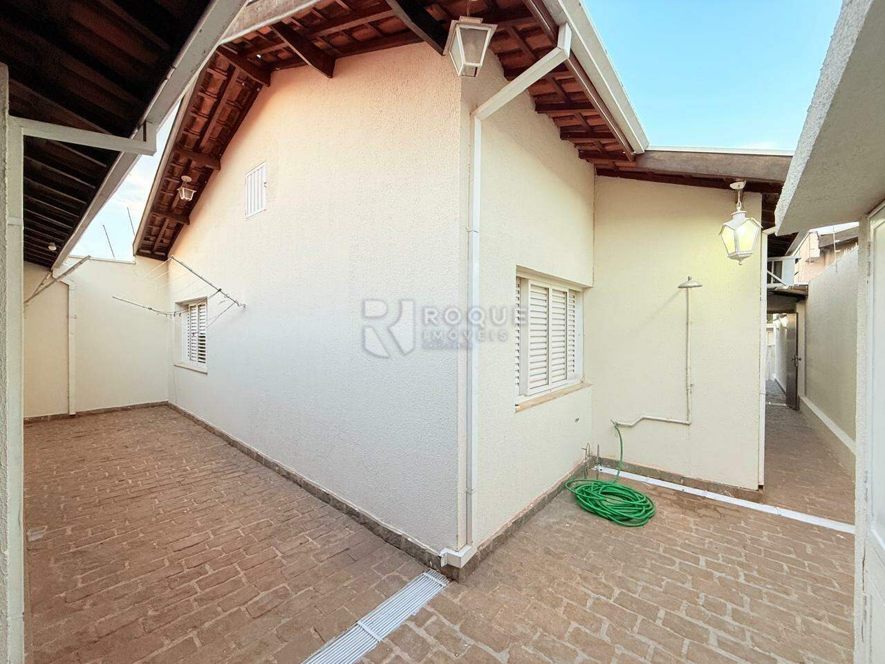 Casa Residencial para aluguel no bairro Vila São João: Quintal