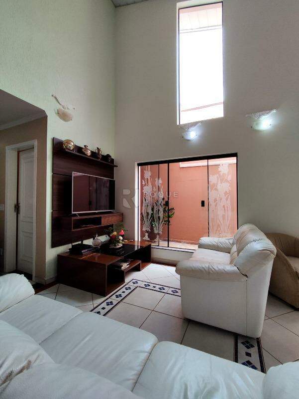 Casa em condomínio à venda no bairro Jardim Nossa Senhora do Amparo: SALA DE TV