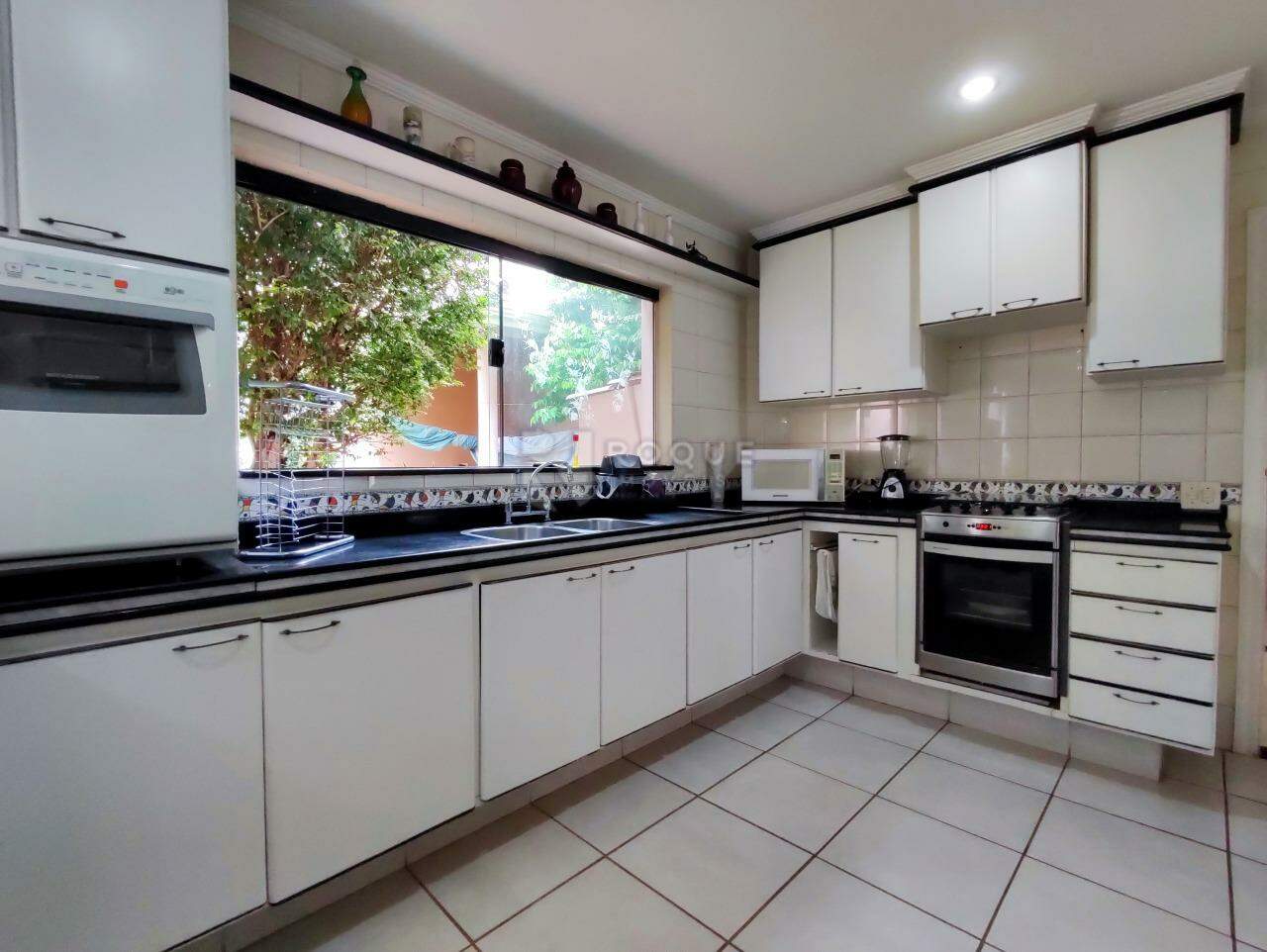Casa em condomínio à venda no bairro Jardim Nossa Senhora do Amparo: COZINHA