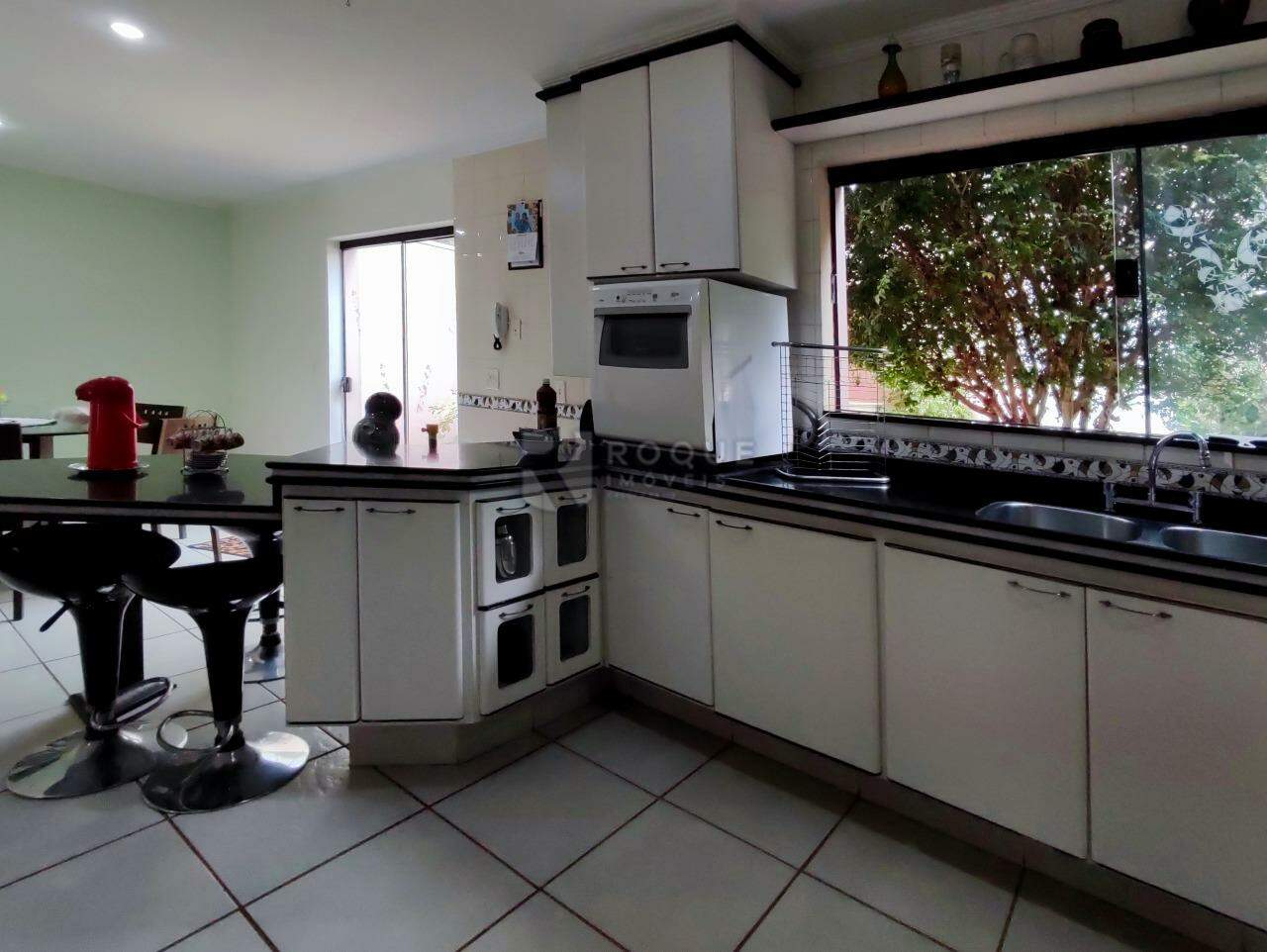 Casa em condomínio à venda no bairro Jardim Nossa Senhora do Amparo: COZINHA