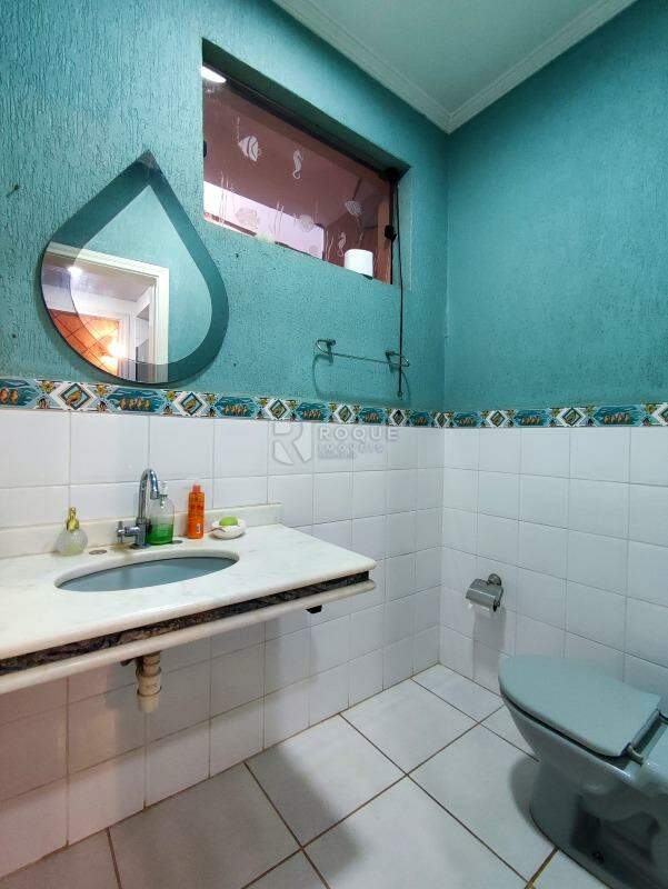 Casa em condomínio à venda no bairro Jardim Nossa Senhora do Amparo: BANHEIRO SOCIAL