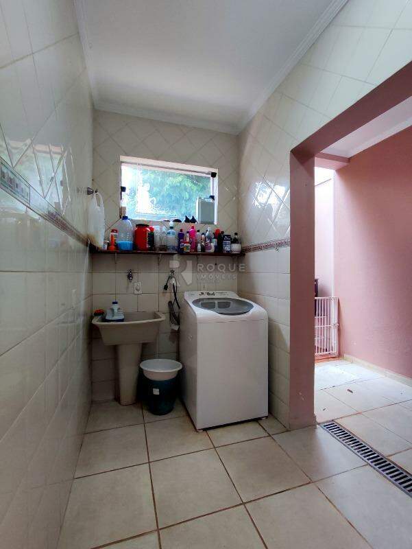 Casa em condomínio à venda no bairro Jardim Nossa Senhora do Amparo: ÁREA DE SERVIÇO