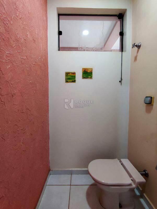 Casa em condomínio à venda no bairro Jardim Nossa Senhora do Amparo: BANHEIRO SOCIAL